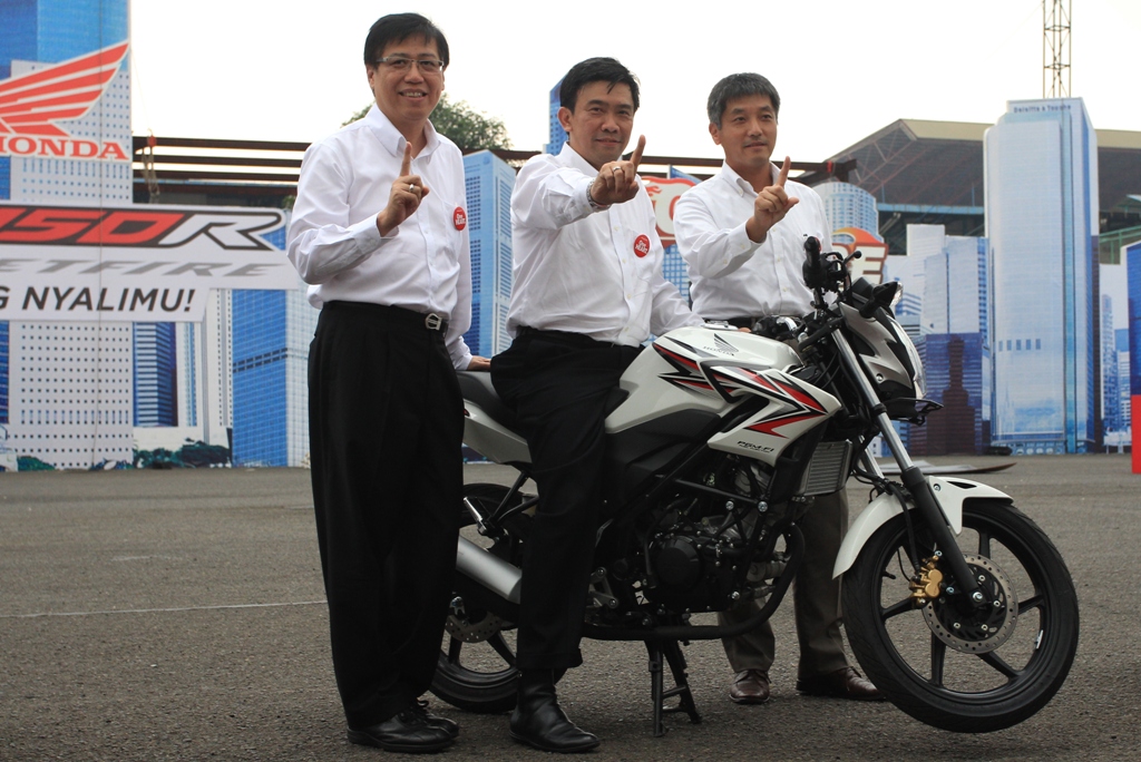 AHM Mulai Pasarkan Honda CB150R STREETFIRE Harga (OTR 