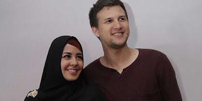 Pernikahan Singkat Para Selebritis Indonesia 2 Pernikahan Singkat Para Selebritis Indonesia