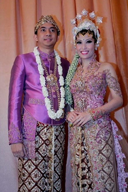 Model Kebaya Pengantin Ayu Dewi Ungu