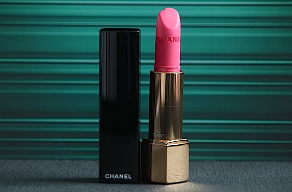 Rouge Allure Velvet : n°42 l'Eclatante | kleo beauté