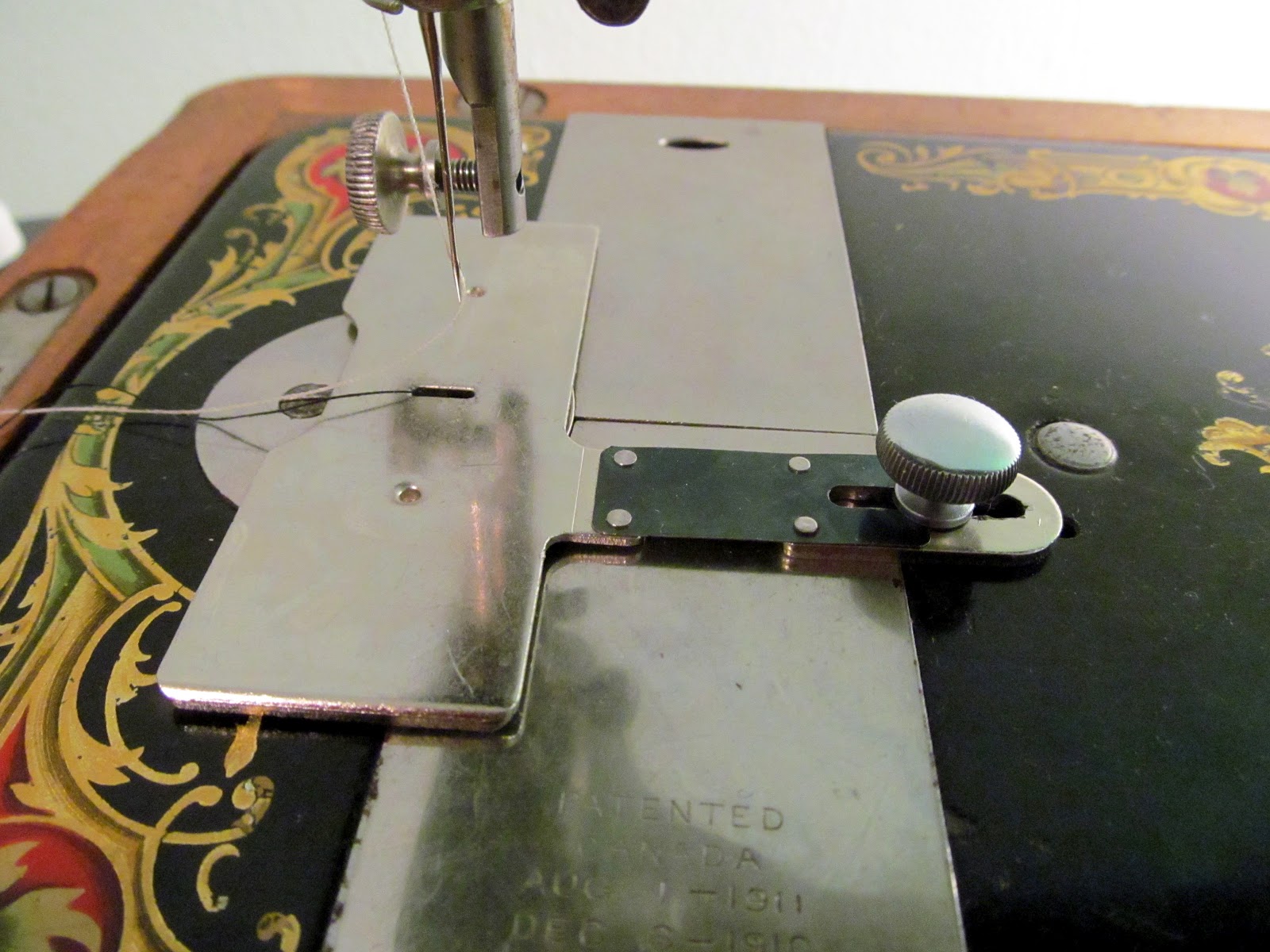 Trampled by Geese Singer 128 How to use the vintage buttonholer (it