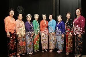 INDONESIAN TRADITIONAL DRESS FOR WOMEN