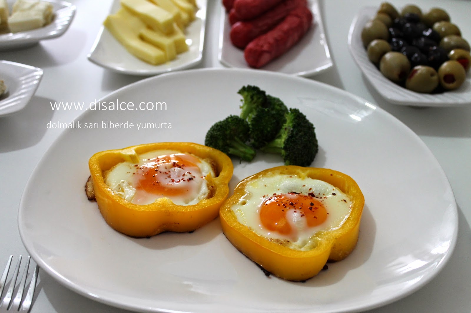 biberde yumurta sarı dolmalık biberde yumurta