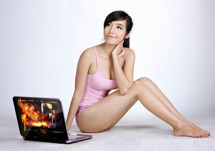 Hot girl Elly Trần và Trang Jolin 