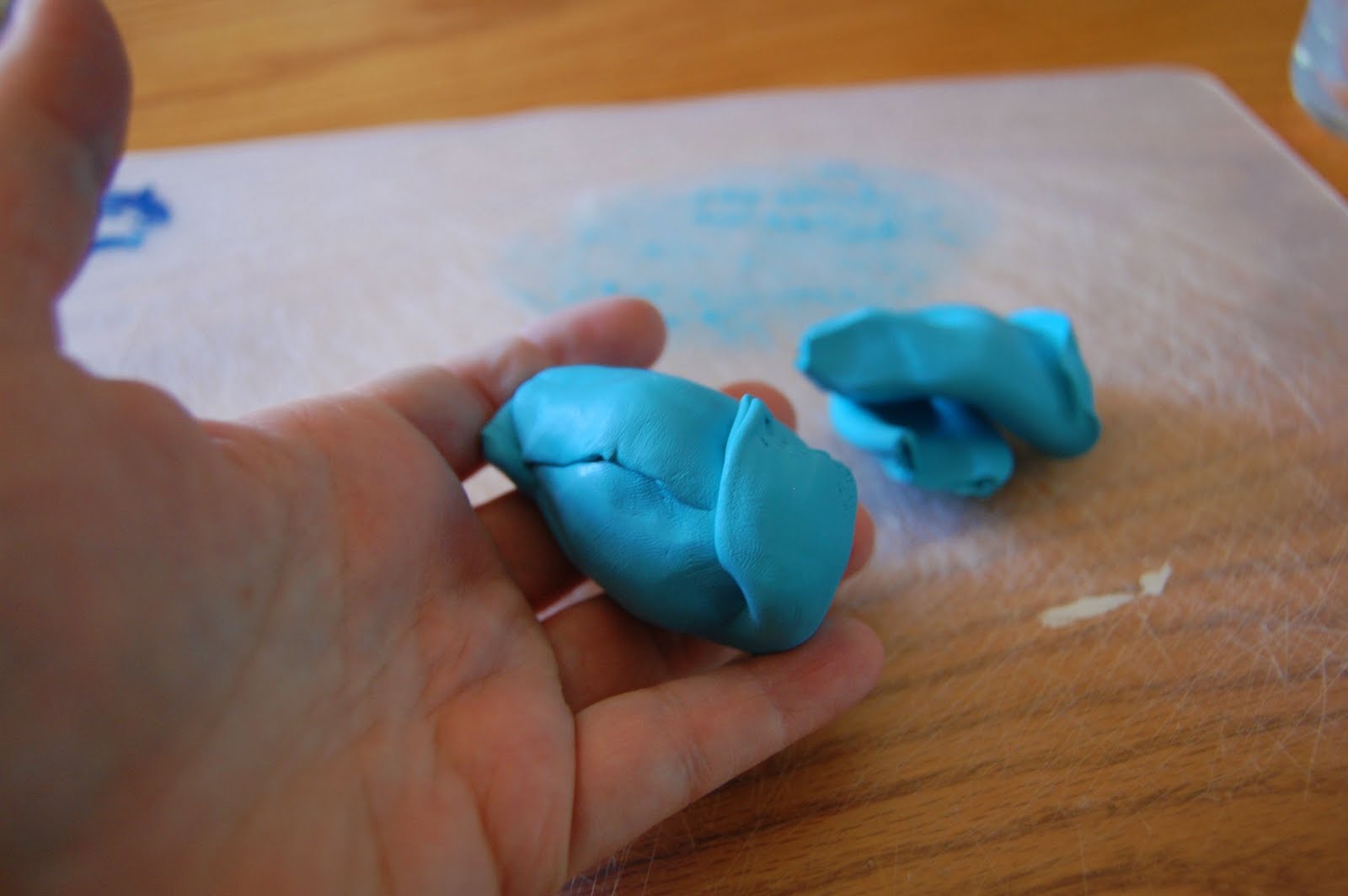 kristy.makes diy personalized clay eggs