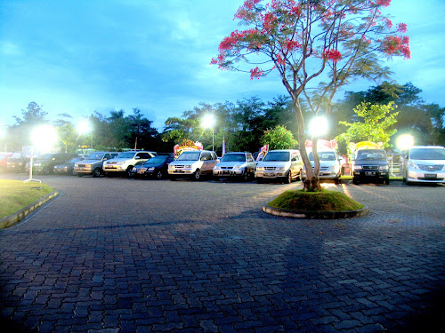 Tempat parkir The Club Padma Yang Luas