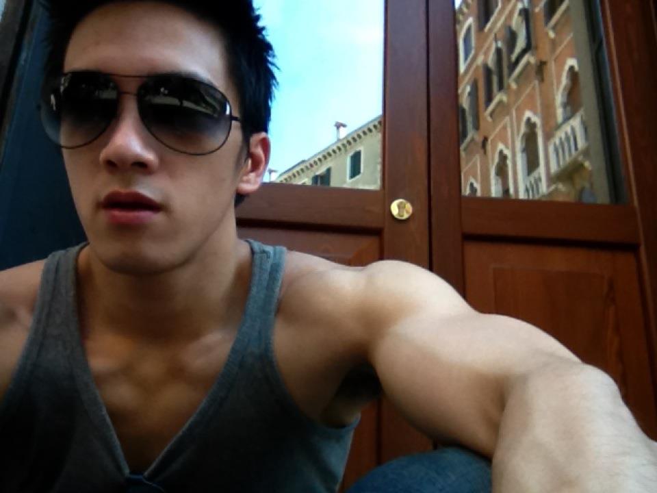 Huge facial gay clips Watch 2 shemales cum together video
