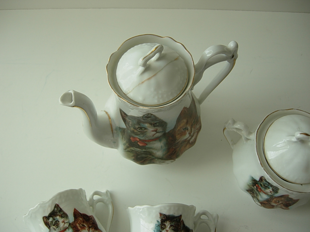 Good Things from Pat Children's China TEA SET with Kittens / Cats