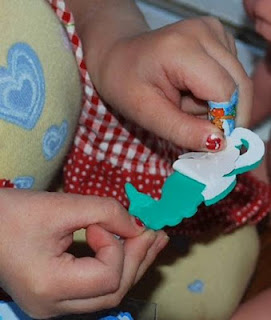 using stickers to improve fine motor skills, toddlers using stickers