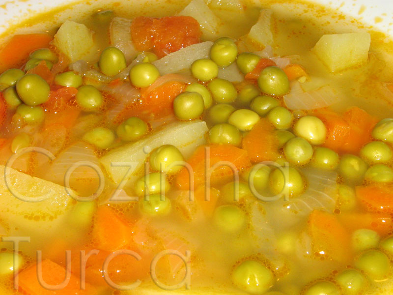 Estufado de Ervilhas com Legumes (Zeytinyağlı Bezelye)