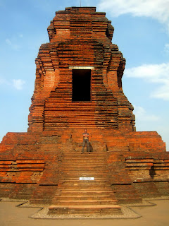 CLICK TO ENLARGE Belajar Sejarah di Trowulan