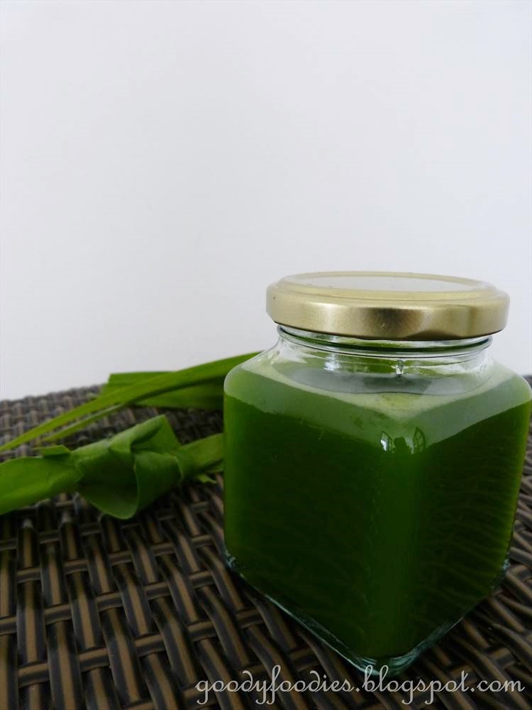 GoodyFoodies How to Make Your Own Pandan Essence / Extract