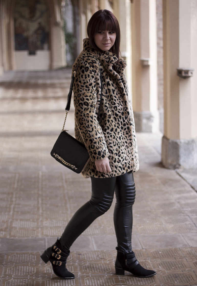 outfit-trend-whoismocca-fashionblogger-leopard-mantel-newyorker-tamaris-boots-lederhose-frontrowshop