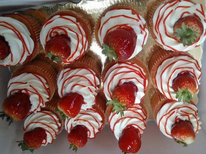 Strawberry Jumbo Cupcakes