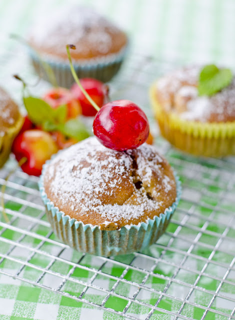 muffinki pełnoziarniste, muffinki z czereśniami, przepis na muffinki