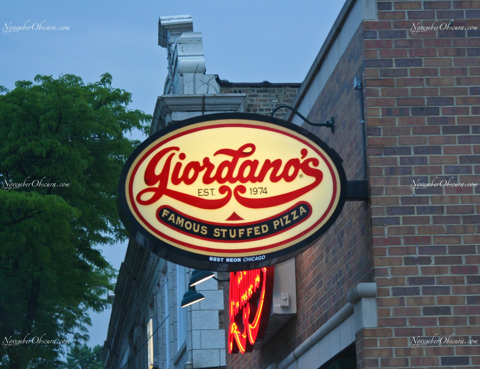 Giordanos pizza hyde park chicago Giordano's full menu offers the best appetizers and Chicago style deep dish pizza. Call us or click to start placing your order online today!