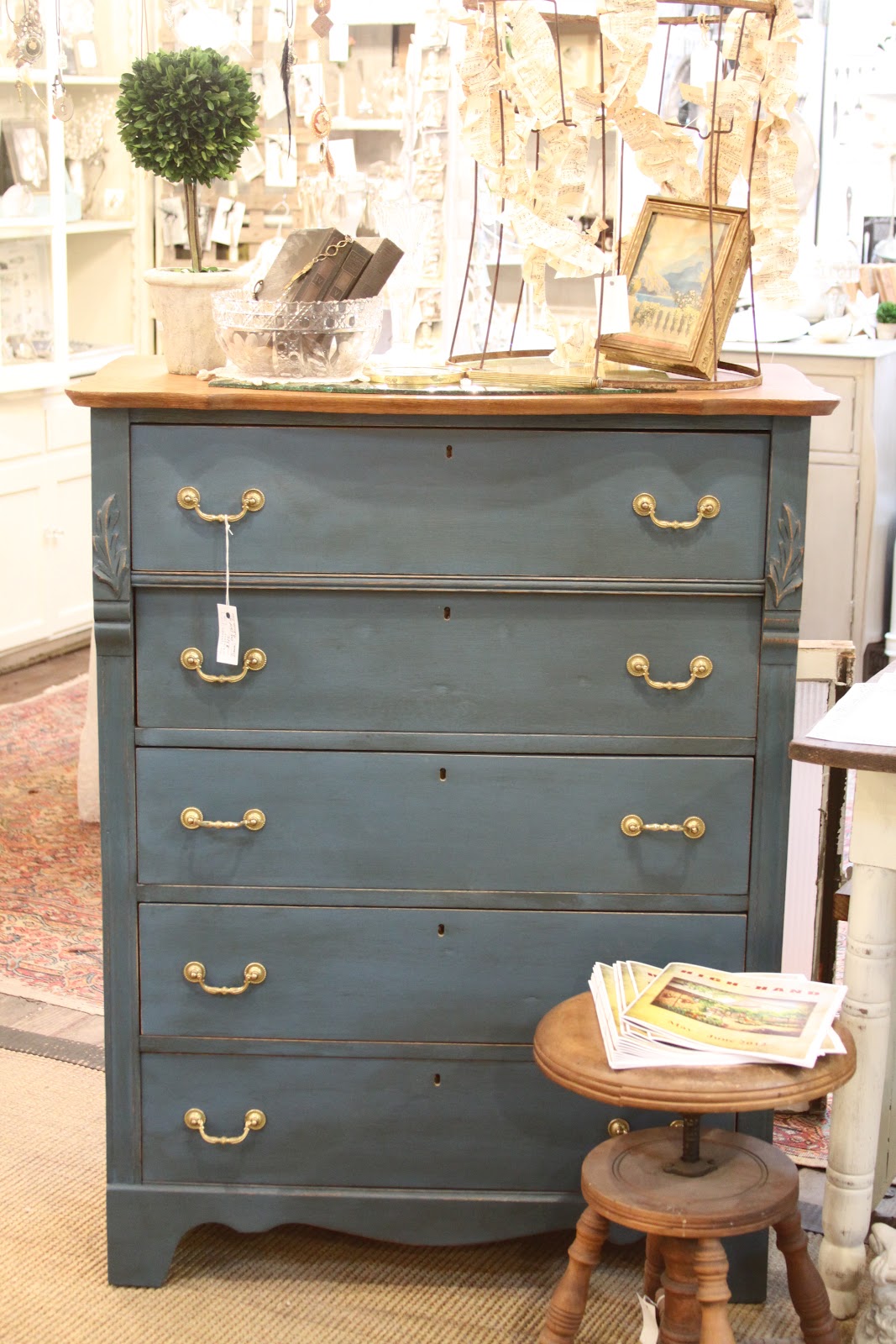the vintage bricoleur Annie Sloan Chalk Paint and The Vintage Bricoleur