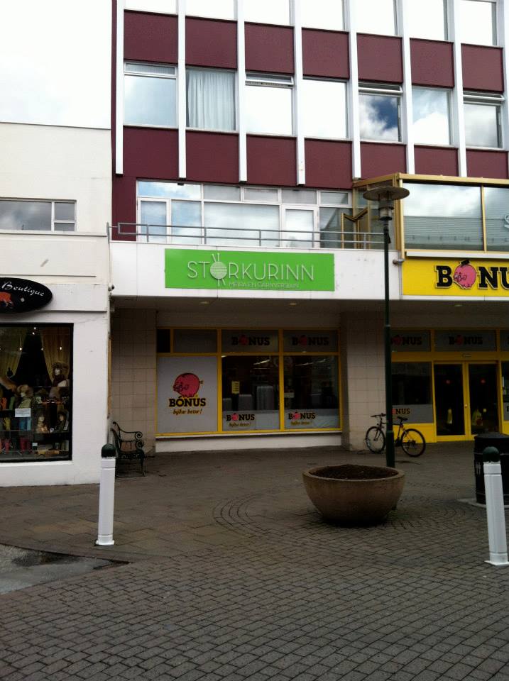 anna knits, etc. anna travels icelandic yarn stores