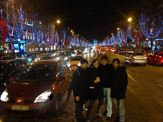 Avenida Champs Èlysées decorada para o noel Paris - França