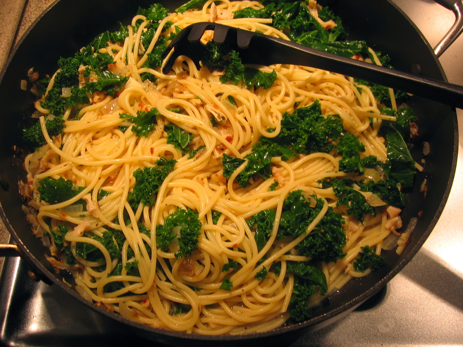 Thymetodine Pasta with Clams and Kale