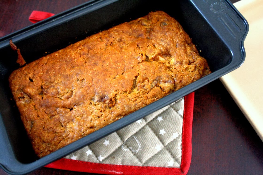 Eggless Apple Cinnamon Cake