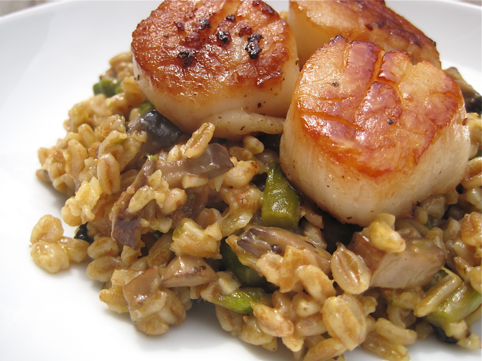 This Couple's Palate Lemon Garlic Scallops with Rustic Farro Risotto
