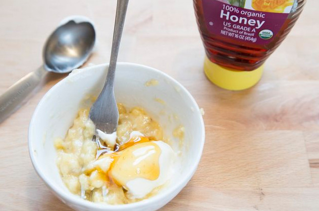 [Image: mat-na-duong-trang-da-tu-chuoi-1.jpg]