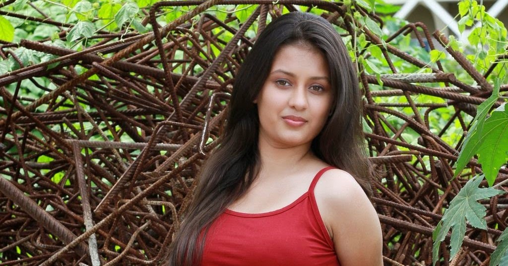 Aavi Kumar Showcasing Her Sexy Curves Latest Hot Photoshoot | South