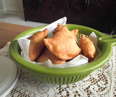 Mini Samosa Recipe @ http://treatntrick.blogspot.com