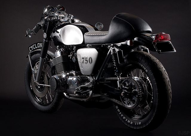 cyclone8negro2.JPG