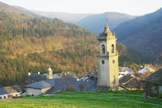 Taramundi, vista de la torre de la iglesia desde La Rectoral