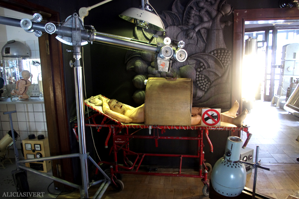 aliciasivert, alicia sivertsson, alicia sivert, berlin, tyskland, torstrasse, semester, Designpanoptikum surreales Museum für industrielle Objekte, surrealism, maskin, maskiner, makapärer, mojänger, makapär, mojäng, museum