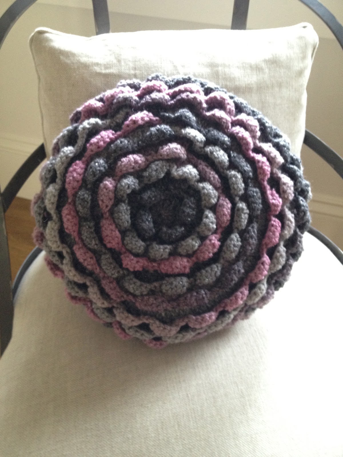 Annoo's Crochet World Blooming Flower Pillow
