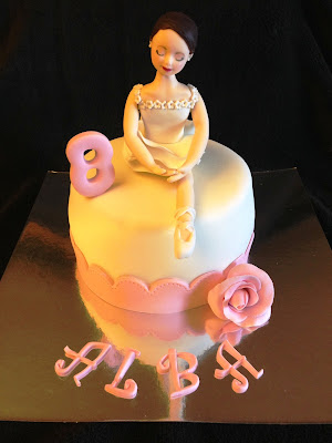 tarta decorada; tarta fondant. bailarina; tarta bailarina; ballet; zapatillas, tarta bonita, tarta muñeca