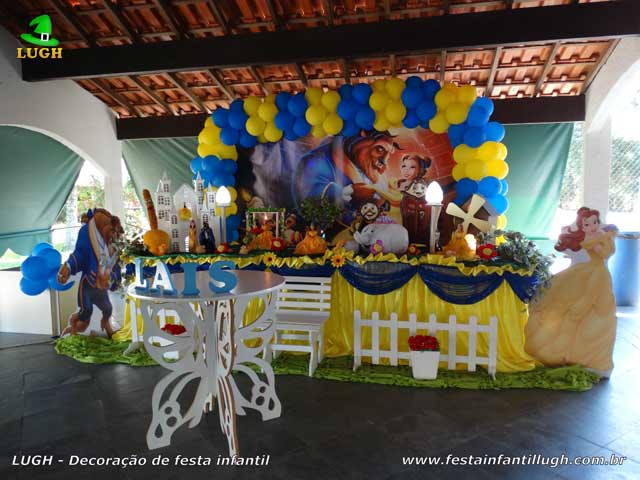 Mesa luxo de tecido decorada com o tema A Bela e a Fera Mesa decorada Bela e a Fera luxo