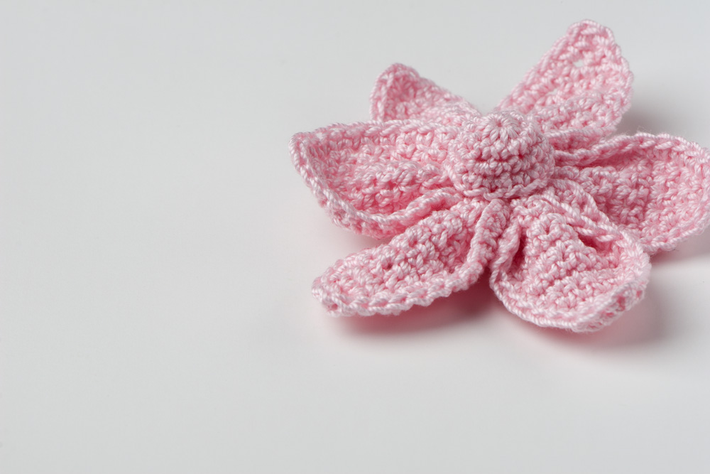 Yarn Twist: Crochet Cute Little Flower - Free Pattern