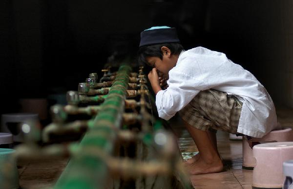 http://4.bp.blogspot.com/-LM0CXX1Rlrw/TpgYix3SO7I/AAAAAAAAAtY/YDwy1gLRCnI/s1600/wudhu.jpg
