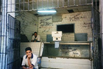 Butcher+shop+with+no+meat1%5B1%5D.JPG (400&times;267)