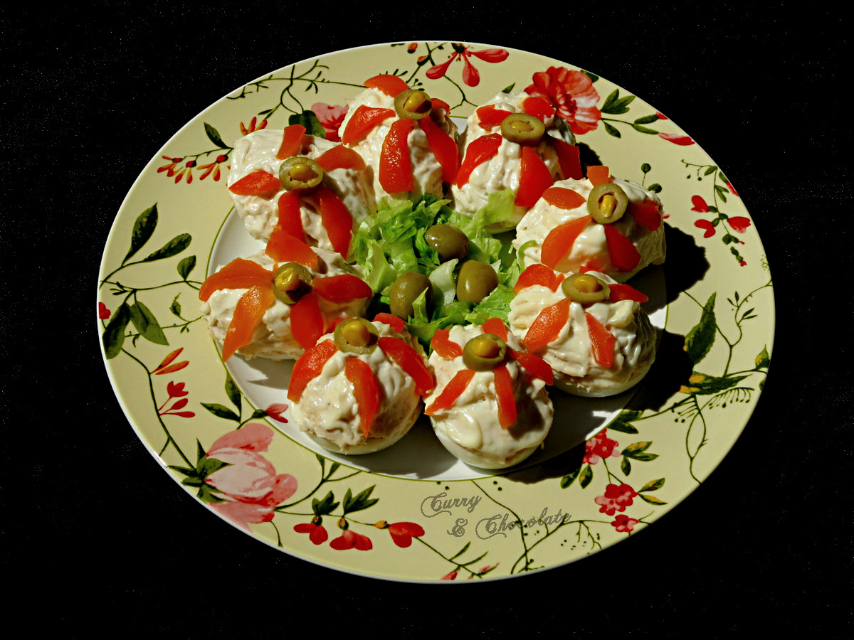 Huevos rellenos de atún – Tuna stuffed eggs Huevos rellenos de atún – Tuna stuffed eggs