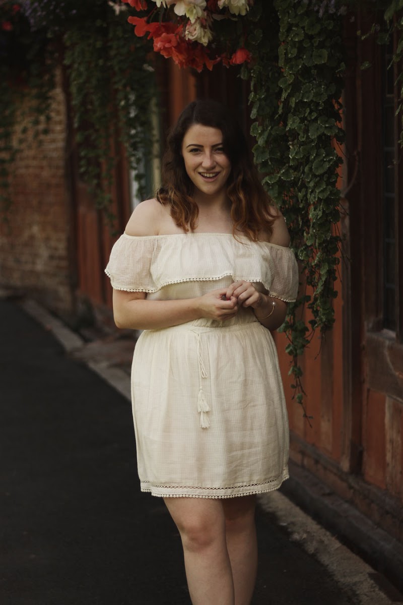 how to wear off shoulder dresses