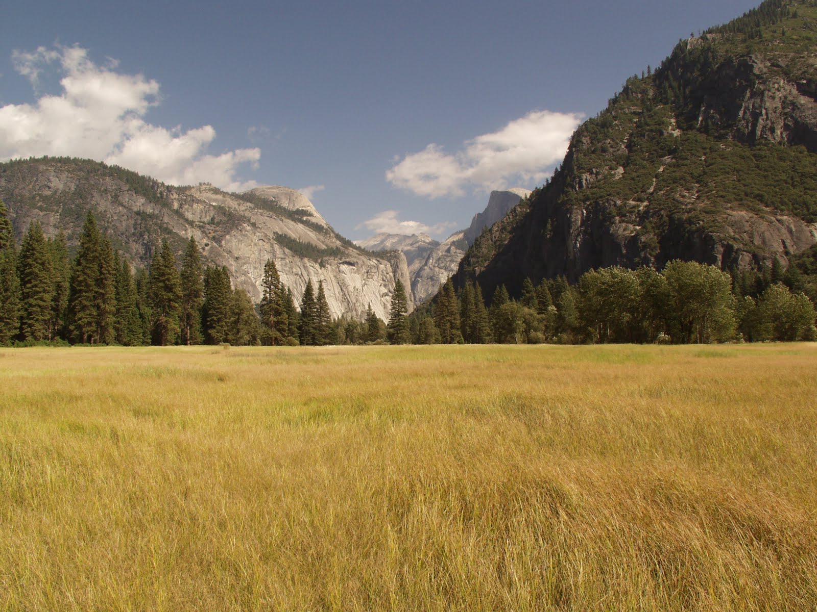 http://4.bp.blogspot.com/-LNUufyDOTVg/TgsqQ_jnhPI/AAAAAAAAAEM/UEkq-8cLF38/s1600/Yosemite%2BValley.jpg