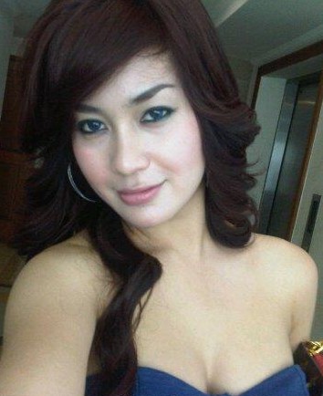 Bercinta dengan mbak ambar berawal dari seringnya aku bersama istriku