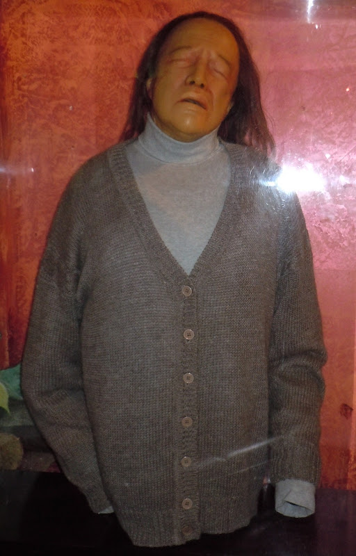 Kathy Bates Misery prosthetic dummy