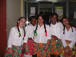 festa junina - meninas da 'dança da fita'