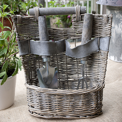 LaurieAnna's Vintage Home: New Gardening Essentials + Giveaway!
