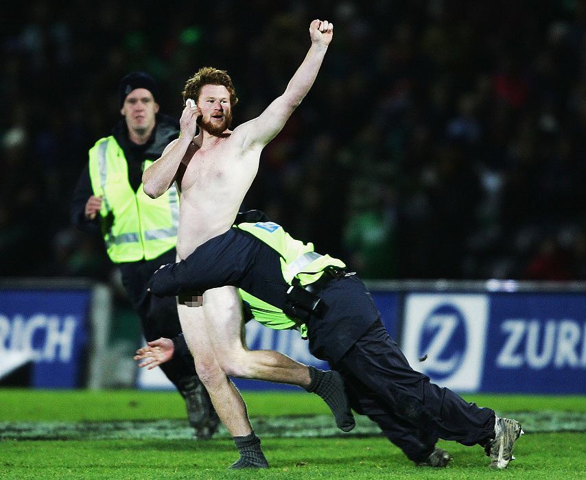 Female+Streaker+Golf+Course Female Streaker Tiger http://sports-photo-collection.blogspot.com/2011 ...