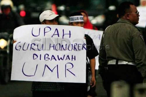 Upah Guru Honorer di Bawah UMR