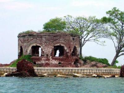 Wisata Kepulauan Seribu Supranaturaljokowi.com http://1.bp.blogspot.com/-s2OCo7ZxafQ/VRA0AWozBdI/AAAAAAAAHkA/6GtVLWsxCek/s1600/Pulau-Bidadari-5.jpg