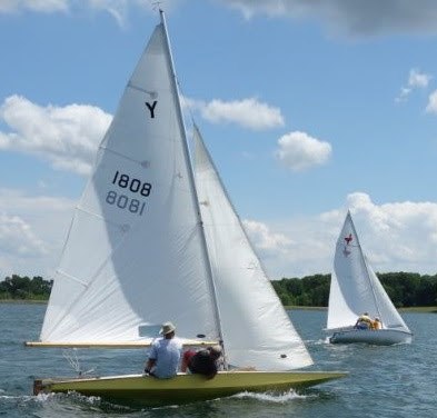 Which boat is ahead?