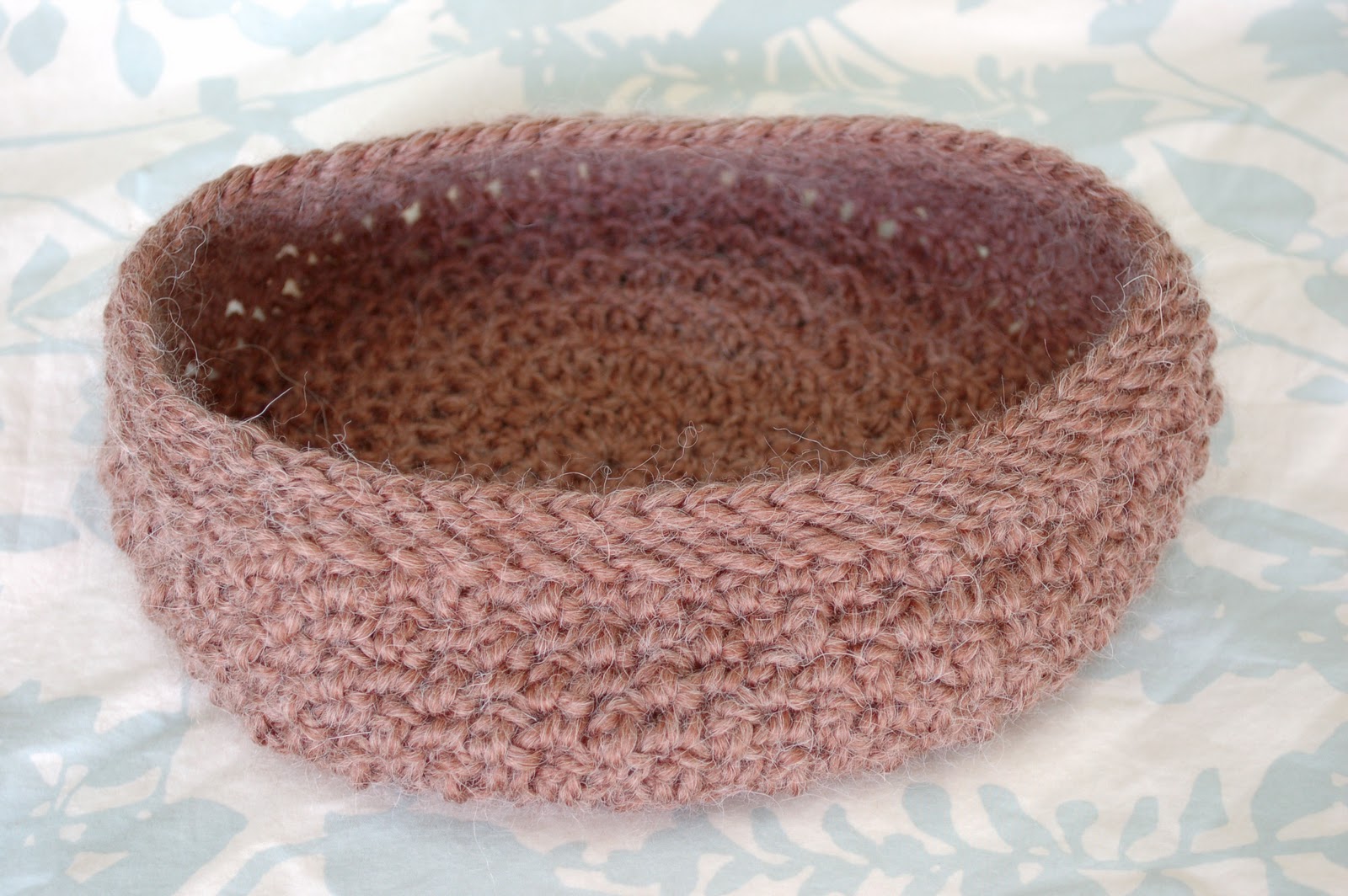 Alli Crafts: Free Pattern: Egg Bowl Photography Prop